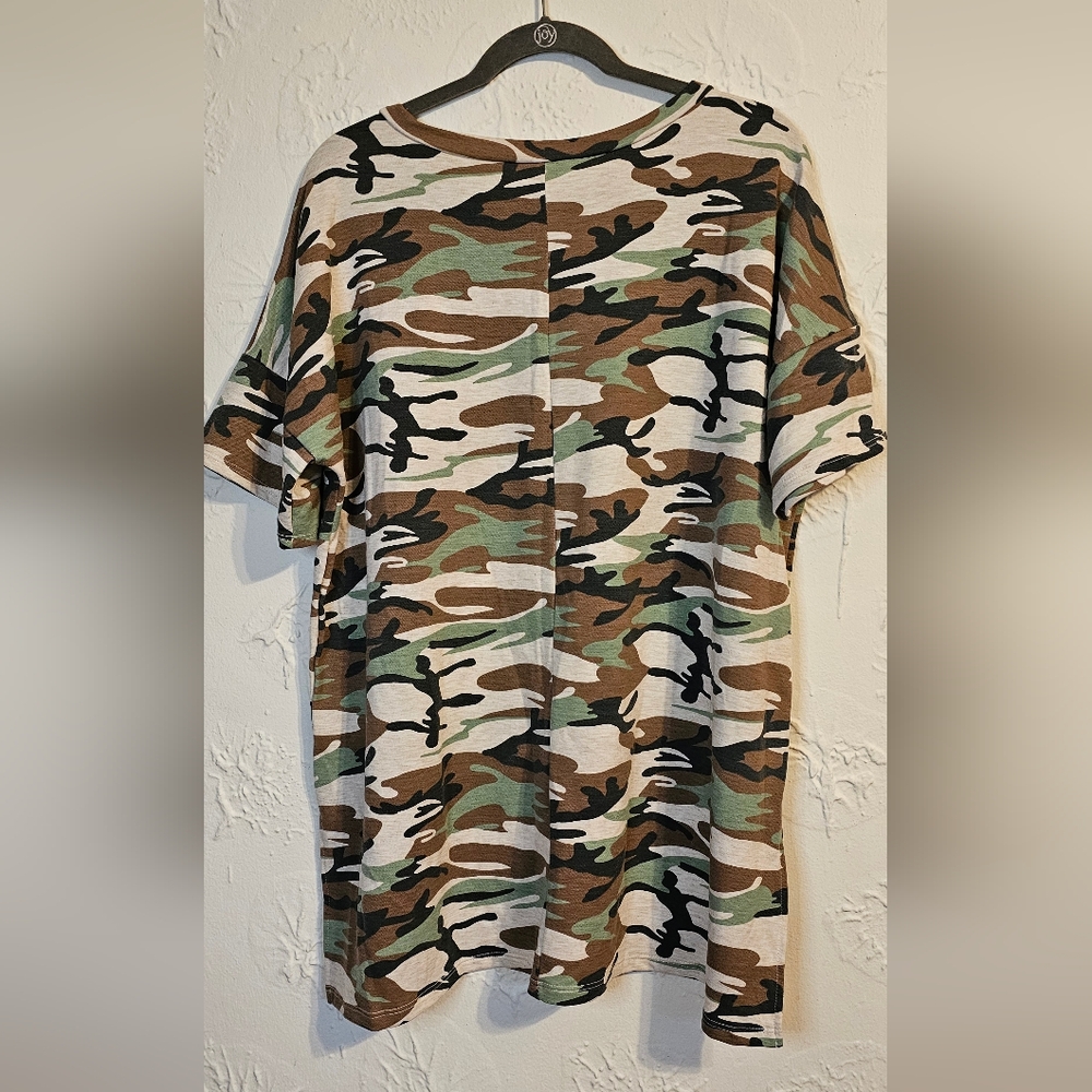 Sewn Together Camoflauge Women's Short Sleeve Shirt XL - Picture 2 of 5